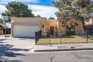 772 Stagecoach Dr, Las Cruces, NM 88011
