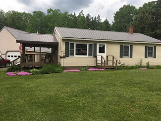 33 Sunrise Dr, Eustis, ME 04936