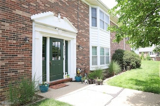 6955 Carriage Hill Dr Unit 101, Brecksville, OH 44141