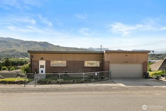 3320 Empire Ave NW, East Wenatchee, WA 98802