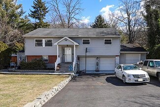 352 Woodbury Rd, Woodbury, NY 11797