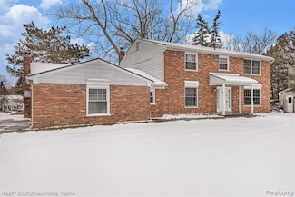 4819 Thorntree Dr, West Bloomfield, MI 48322