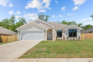 16310 Crossing Cir, Lindale, TX 75771