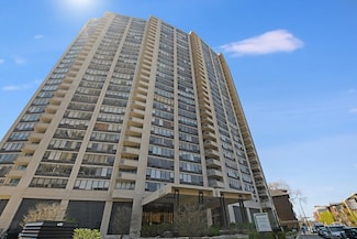 3930 N Pine Grove Ave Unit 1014, Chicago, IL 60613