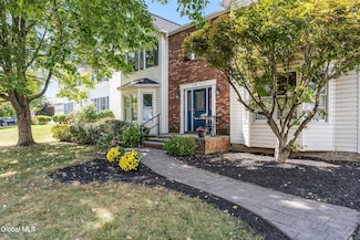 29 Dublin Ct, Latham, NY 12110