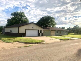 120 W Oak St, Little River, KS 67457