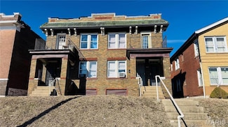 3823 Potomac St, Saint Louis, MO 63116