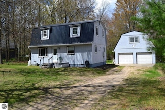 161 N Huntinghorn Rd, Roscommon, MI 48653