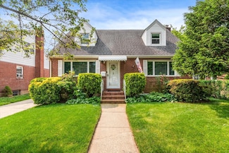 266-12 82nd Ave, Glen Oaks, NY 11004