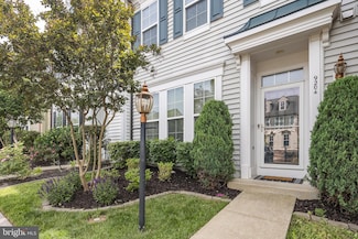 9204 Alvyn Lake Cir, Bristow, VA 20136