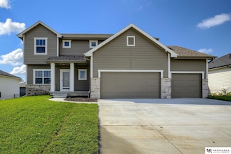 10915 Ranch Dr, Papillion, NE 68046