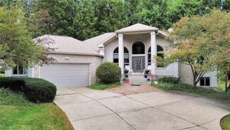 228 Colonial Dr, Canfield, OH 44406