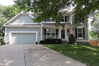 11669 S Parkwood Dr, Olathe, KS 66061