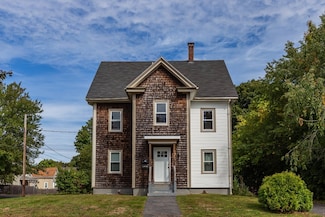 11 Barrows St, Middleboro, MA 02346