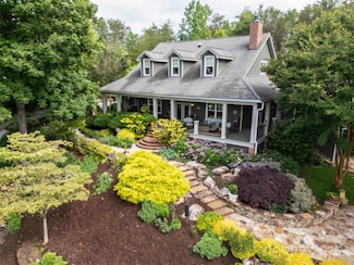 94 Spruce Hill Dr, Hendersonville, NC 28792