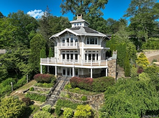 33 Truesdale Lake Dr, South Salem, NY 10590