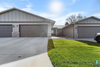 6405 W 6th Place, Sioux Falls, SD 57107