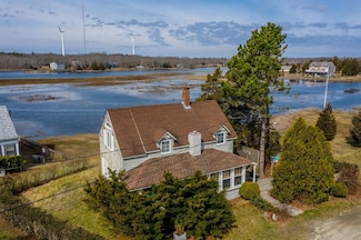 4 Samoset Cir, Fairhaven, MA 02719