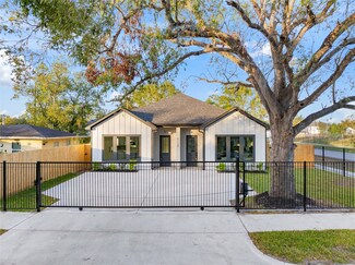 5125 Van Fleet, Houston, TX 77033