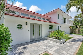 531 S Lakeside Dr, Lake Worth, FL 33460