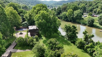 1329 Pennsylvania Ave, Saint Albans, WV 25177