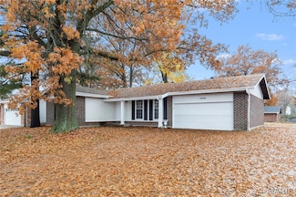 11795 Old Halls Ferry Rd, Florissant, MO 63033