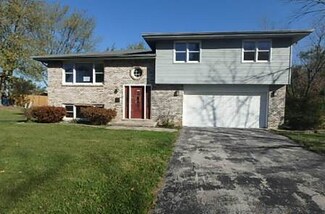 918 Blackhawk Dr, University Park, IL 60484