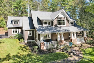 395 Daylily Dr, Hendersonville, NC 28739