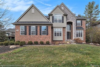 108 Greenan Ln, Lake Orion, MI 48362