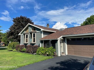 5 Fairway Ln, Schenectady, NY 12304