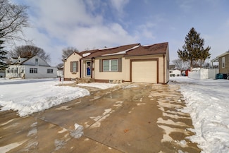 808 W 12th St, Sterling, IL 61081