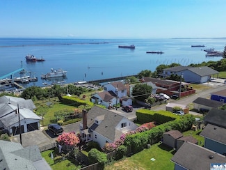 1315 1/2 W 5th St, Port Angeles, WA 98363