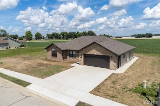 2724 Pineview Dr, Highland, IL 62249