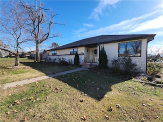 2747 White Oak Dr, Rogers, AR 72758