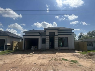 805 Lewis St, Clute, TX 77531