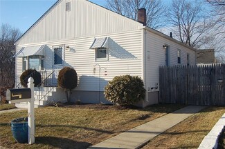 16 Cumberland St, Cumberland, RI 02864