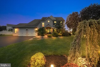 1470 Greenleaf Dr N, Warrington, PA 18976