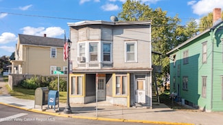 831-833 Warren St, Hudson, NY 12534