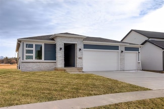 4727 89th St, Urbandale, IA 50322