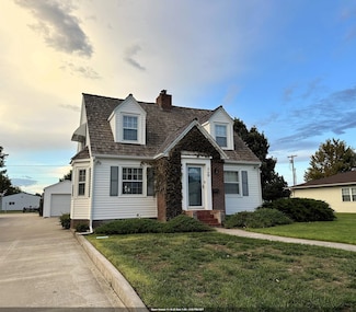 360 W 5th St, Hoisington, KS 67544