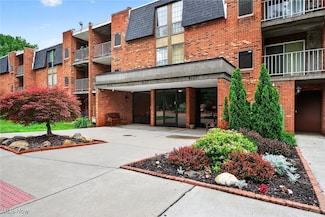 4183 Columbia Rd, North Olmsted, OH 44070