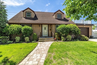 240 N Cottage St, Valley Stream, NY 11580