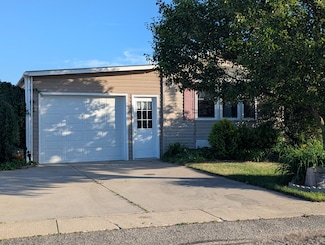 1310 Windridge Ln, Fremont, MI 49412