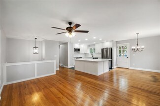 770 Metacom Ave, Bristol, RI 02809