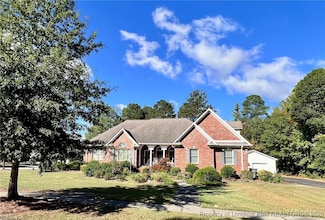 4901 Willow Oak Dr, Lumberton, NC 28358