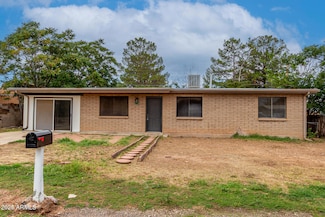 216 N Martha Ln, Sierra Vista, AZ 85635