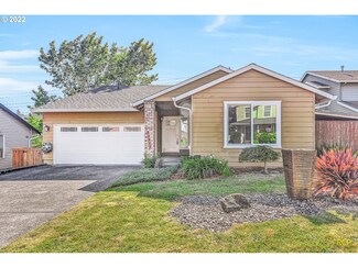 13957 SE Alimaria Dr, Clackamas, OR 97015