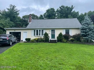27 Manchester Dr, Clifton Park, NY 12065