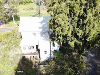 45 Grocery Hill Rd, Equinunk, PA 18417