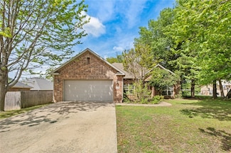 2141 N Elderberry Rd, Fayetteville, AR 72704